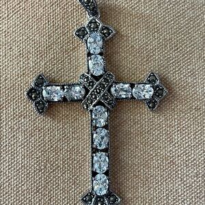 Elegant Silver Cross Pendant